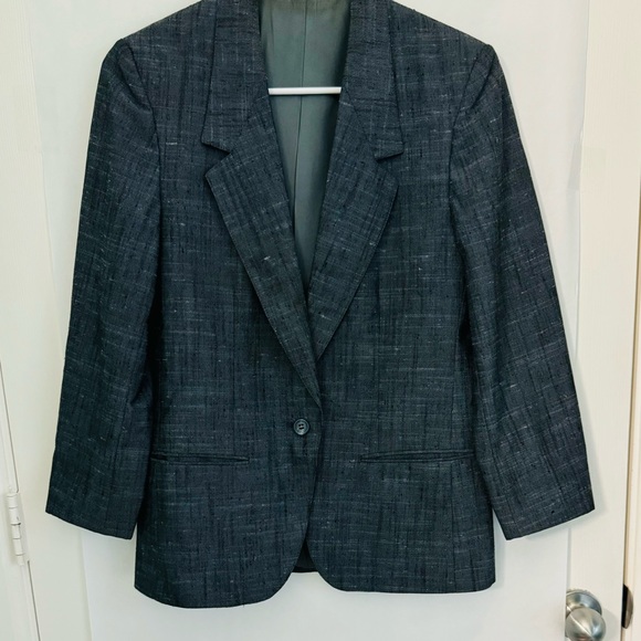 The Regalia Collection Ladies Suit - Picture 3 of 16